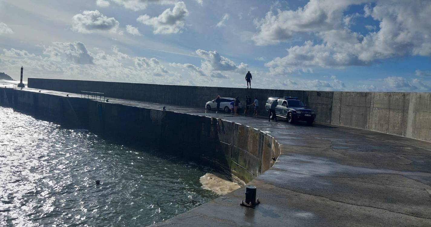 Resgatadas cinco pessoas no cais do Paul do Mar