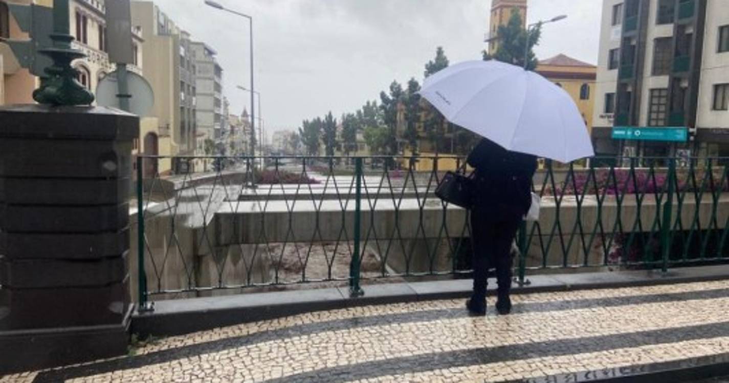 Ribeiras cheias no Funchal geram curiosidade (com fotos e vídeo)