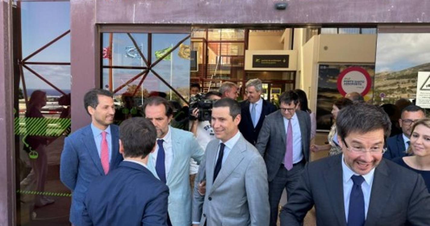 Ministro Galamba já está no Porto Santo com Miguel Albuquerque (com fotos)