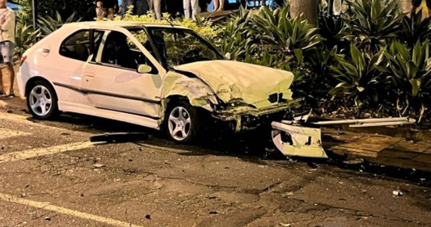 Aparatoso acidente na Nazaré resulta em dois feridos (com fotos)