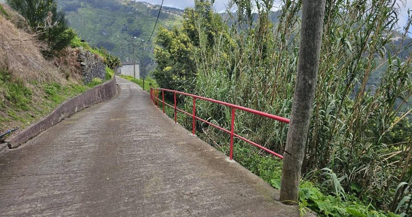 Junta da Ribeira Brava colocou varandas em veredas da freguesia