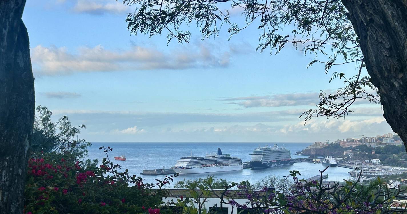 Três navios ‘cruzam-se’ no Funchal com mais de 7 mil pessoas a bordo