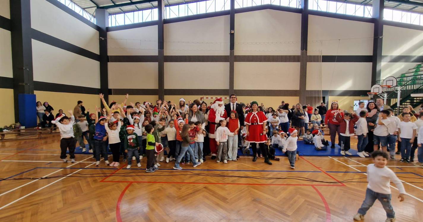Pai Natal recebido por 150 crianças no Porto Moniz