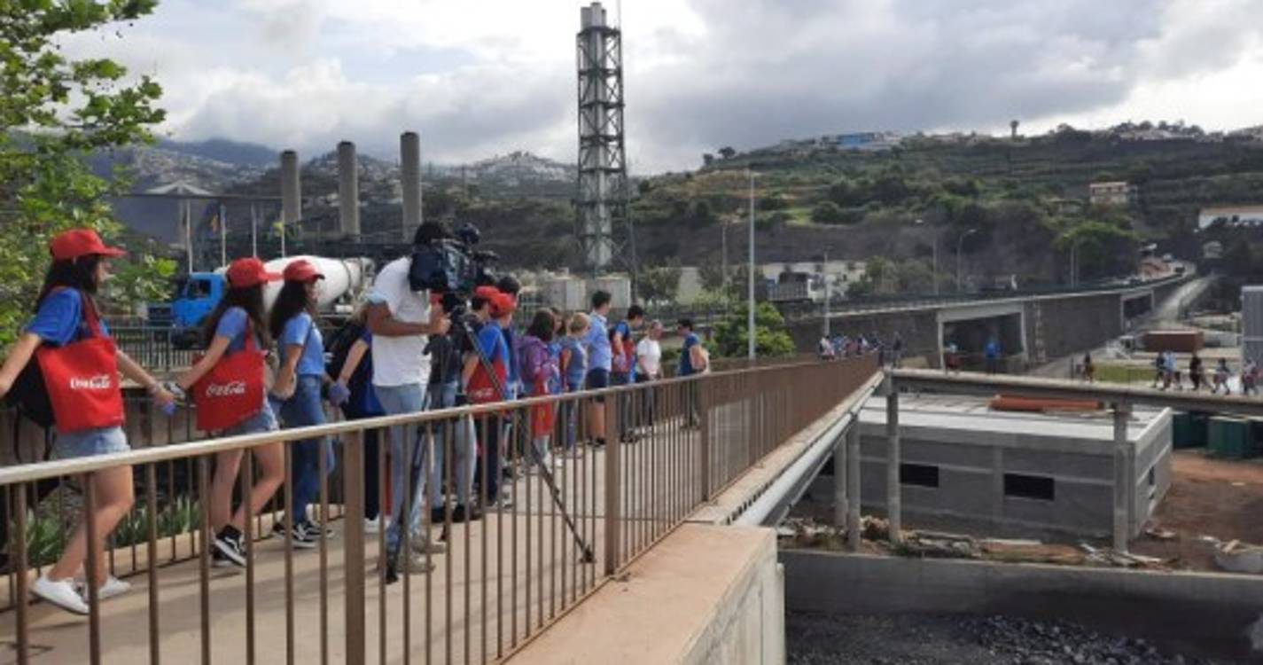 Seis centenas de alunos ajudam a recolher lixo no Funchal e em Câmara de Lobos