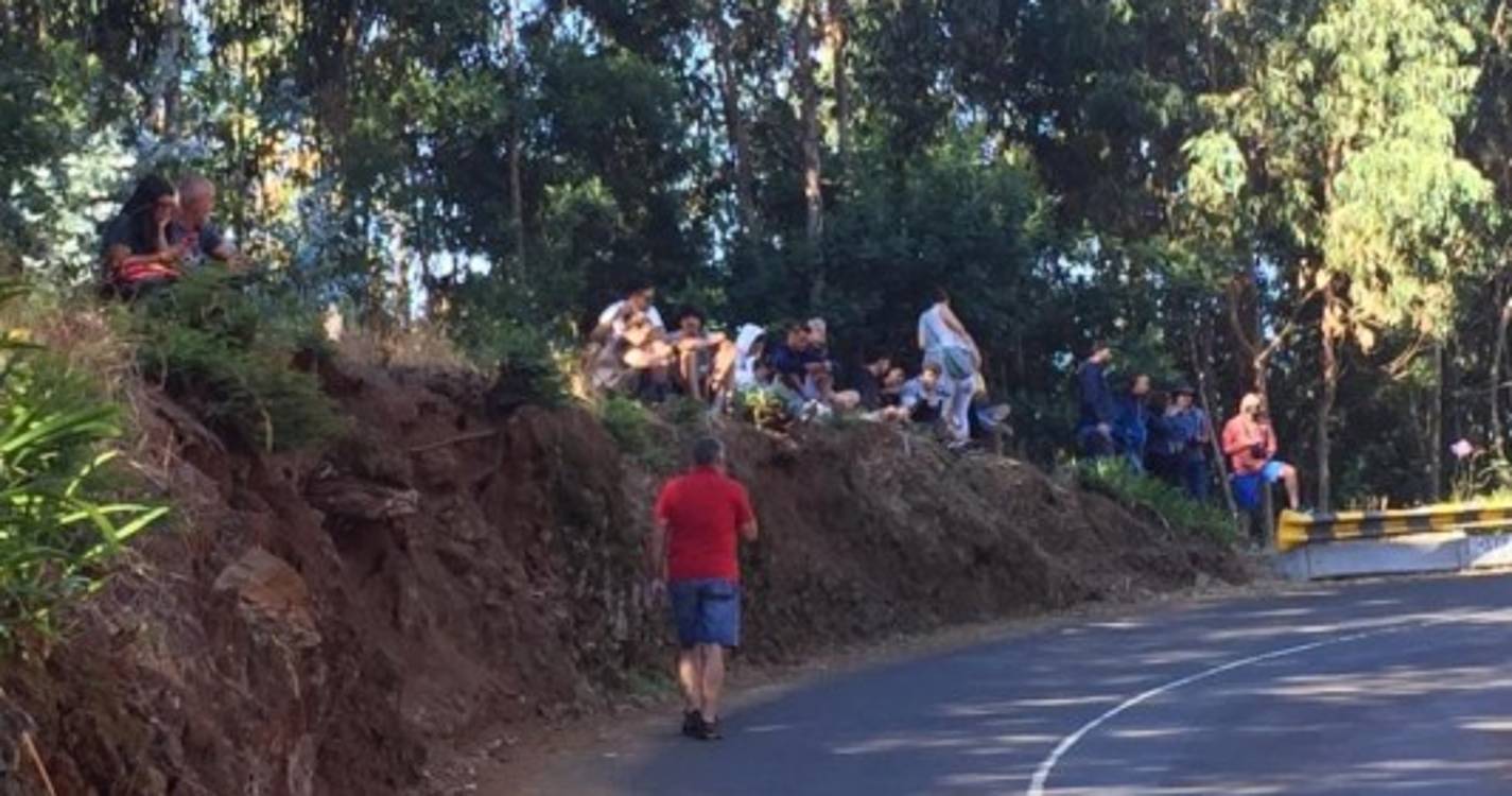 Público começa a posicionar-se no Palheiro Ferreiro (com fotos)