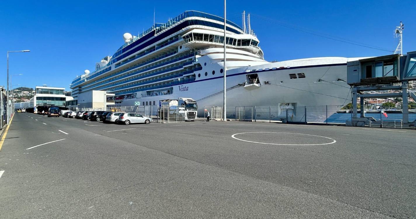 ‘Vista’ passa o dia na cidade com 658 passageiros