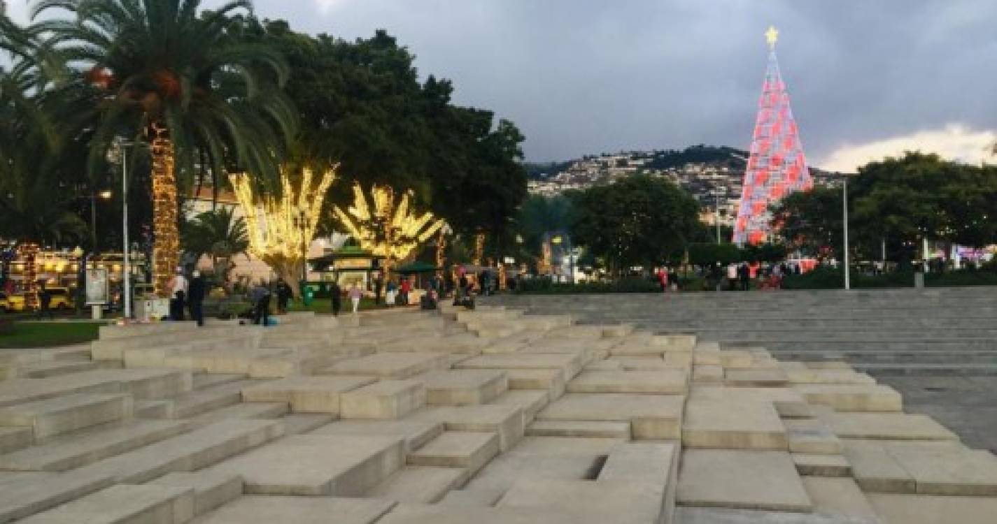 Iluminação de Natal já dá cor ao Funchal (com fotos e vídeo)