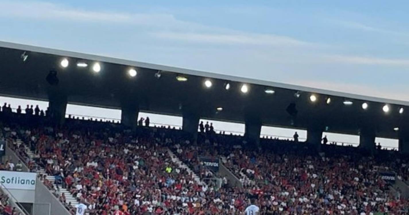 Caldeirão 'a ferver' com enchente da época (com fotos)