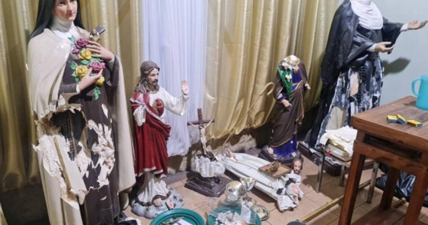 África da Sul: Igreja Católica de Malvern foi vandalizada (com fotos)