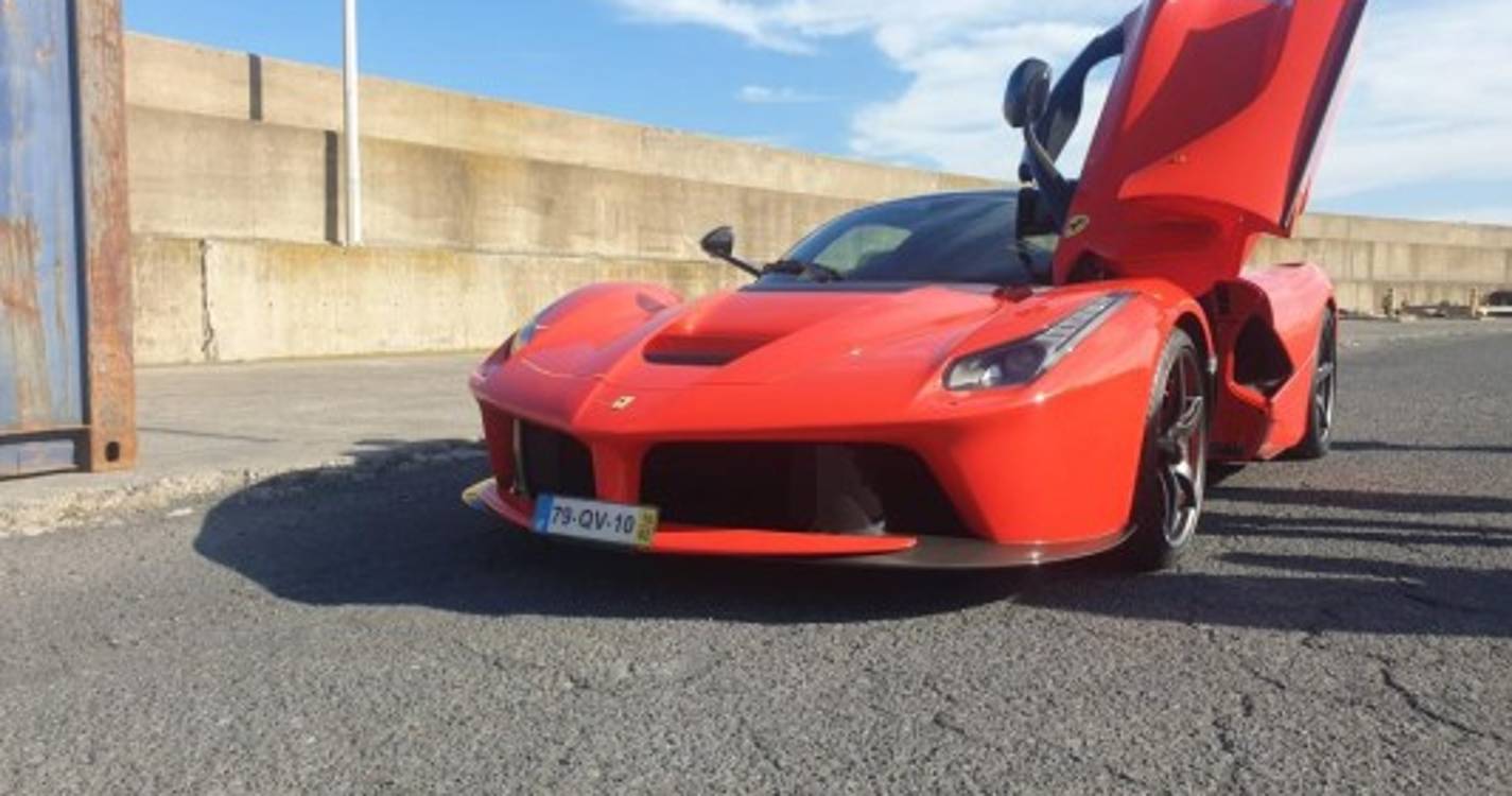 Já estão na Madeira 15 dos Ferrari que vão circular na Região [com fotos]