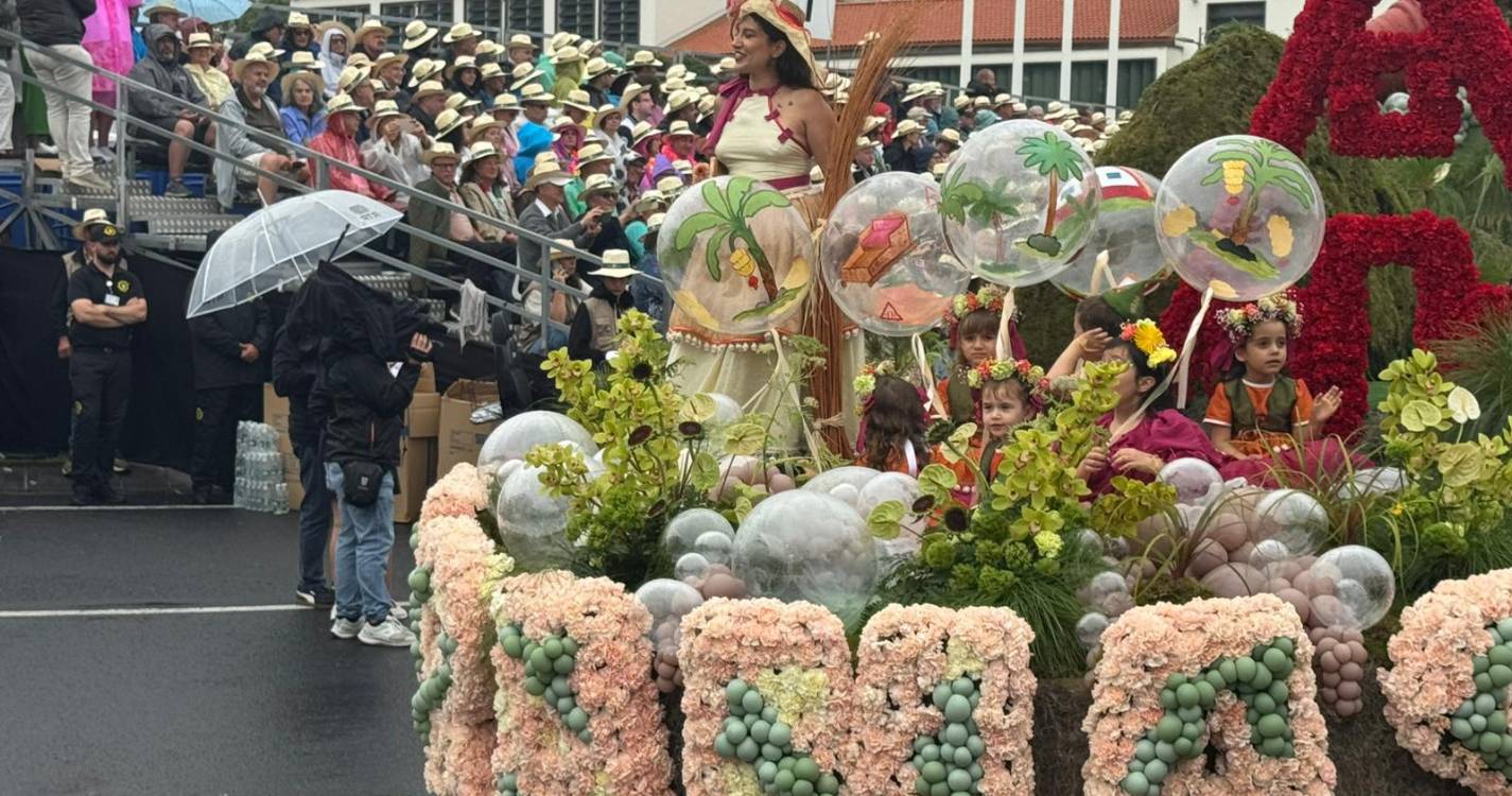 Veja como foi o primeiro cortejo da Festa da Flor (com fotos)