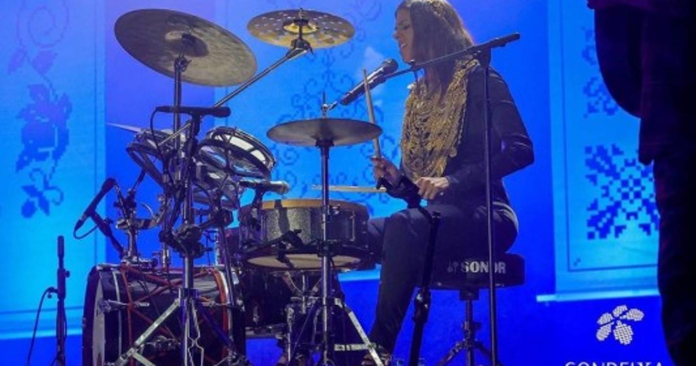 Fadista Cuca Roseta a banhos no Porto Santo