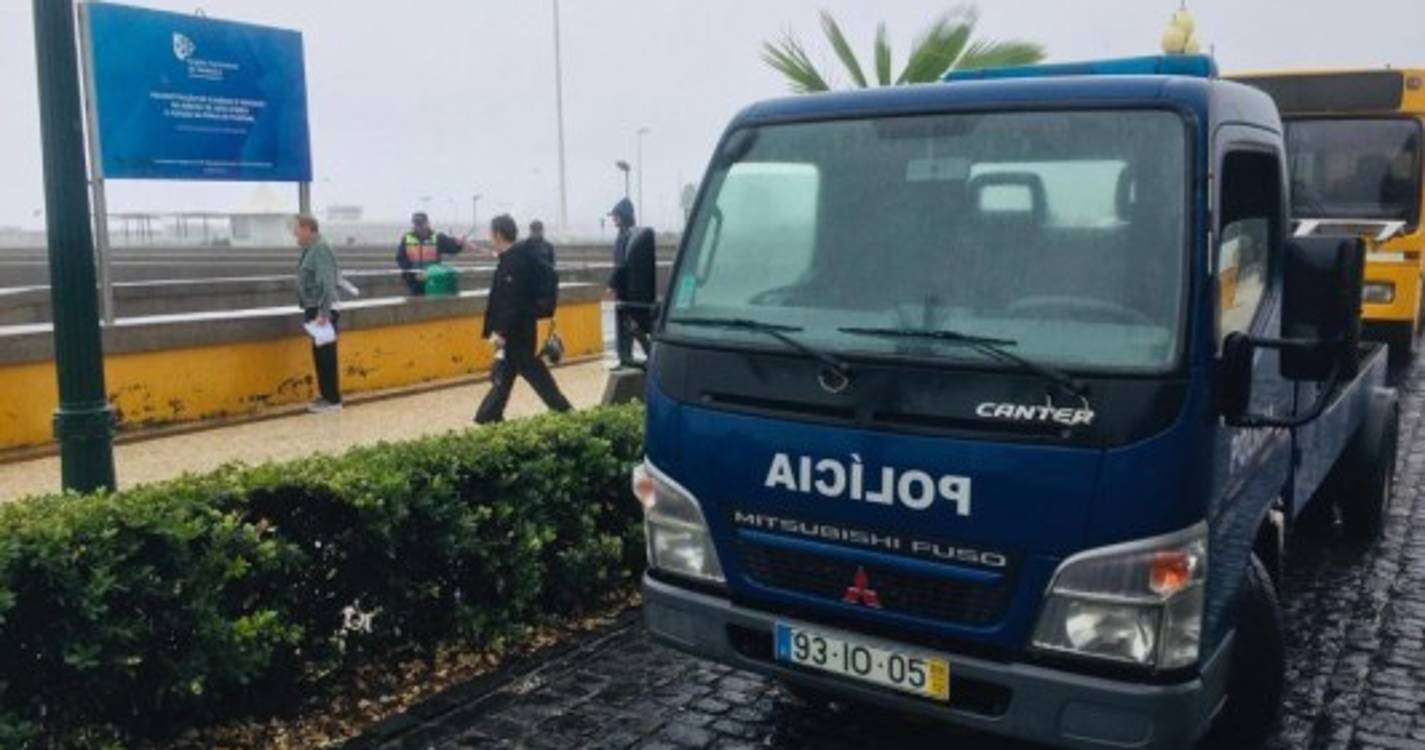 Foz das ribeiras junto à Praça da Autonomia encerrada