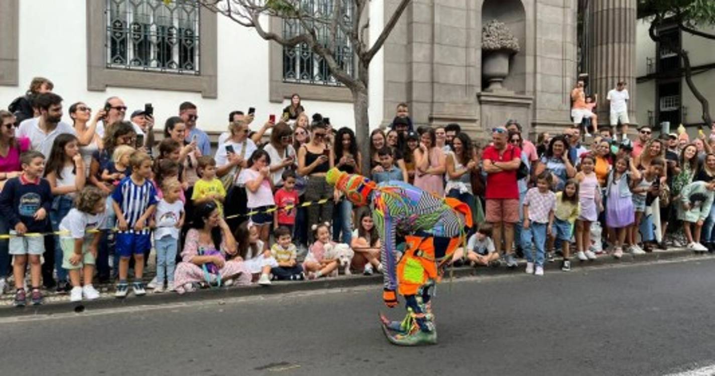 Karcocha faz parar o trânsito no Funchal com multidão às gargalhadas (com fotos e vídeo)