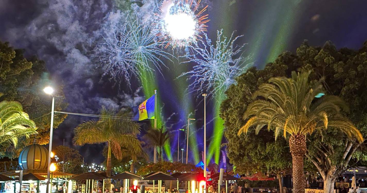 Veja o último piromusical desta edição do Festival do Atlântico (com fotos)