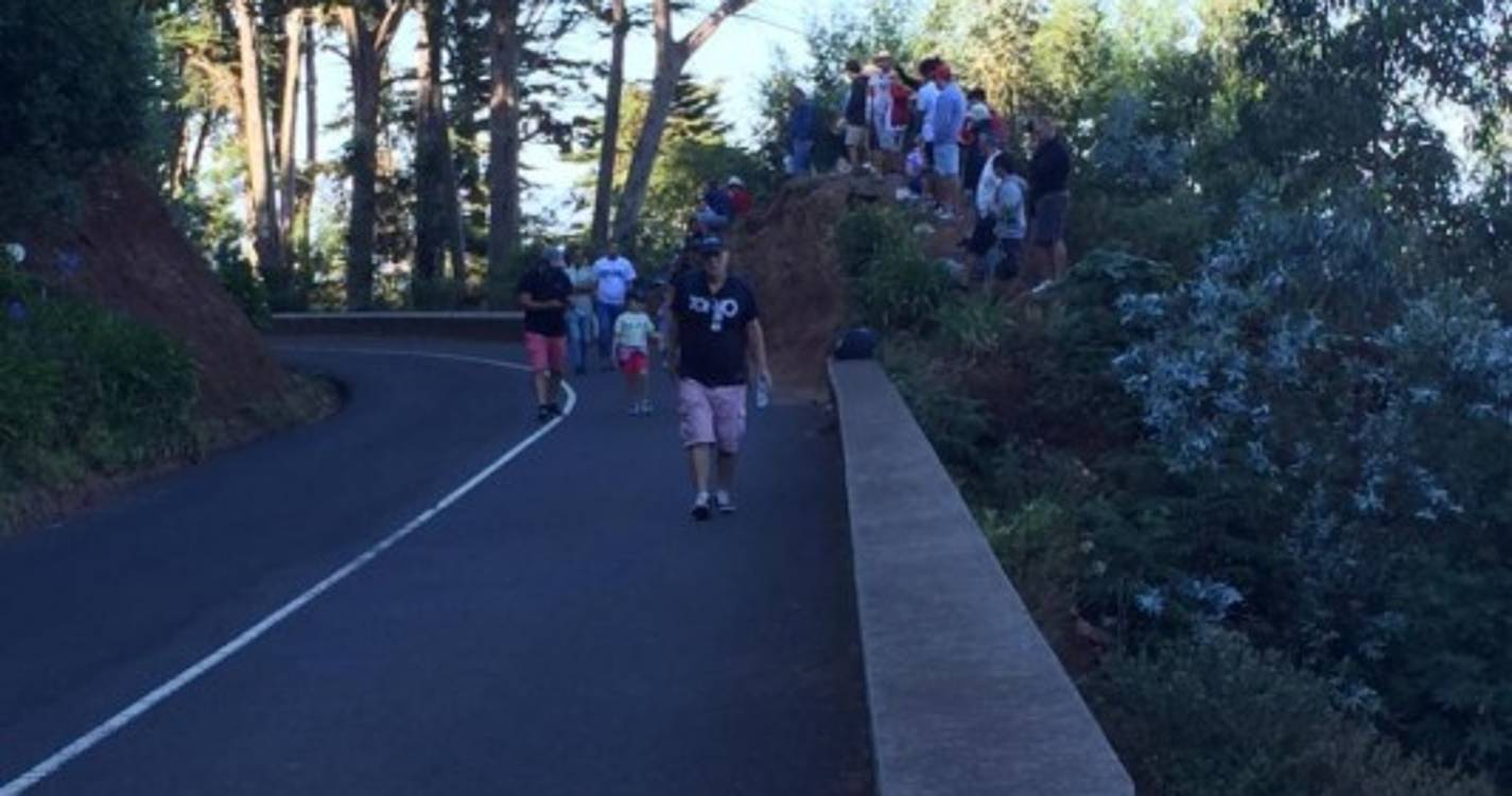Público começa a posicionar-se no Palheiro Ferreiro (com fotos)