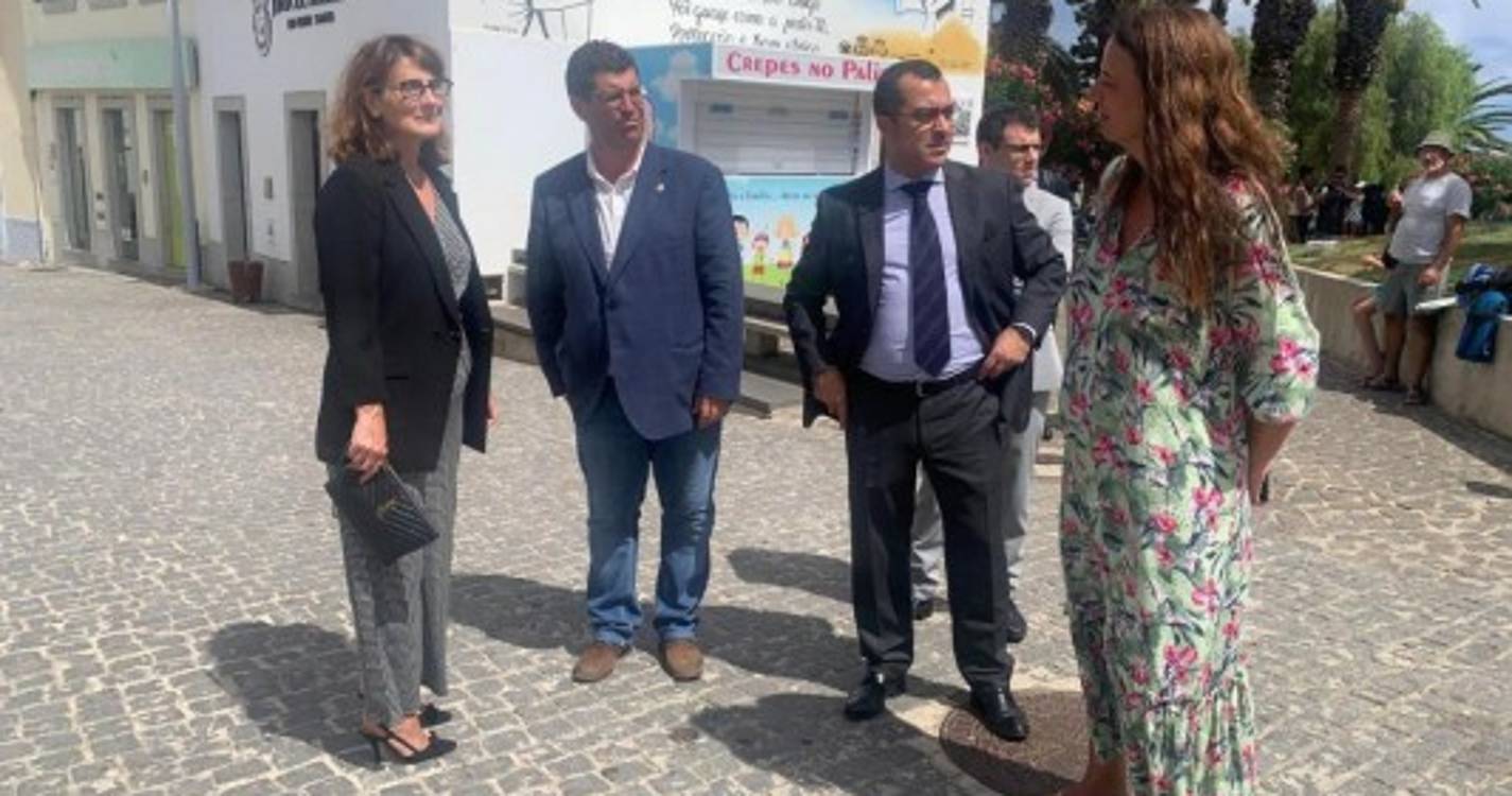 Justiça: Ministra visitou obras no tribunal e contactou com oficiais da Justiça no Porto Santo