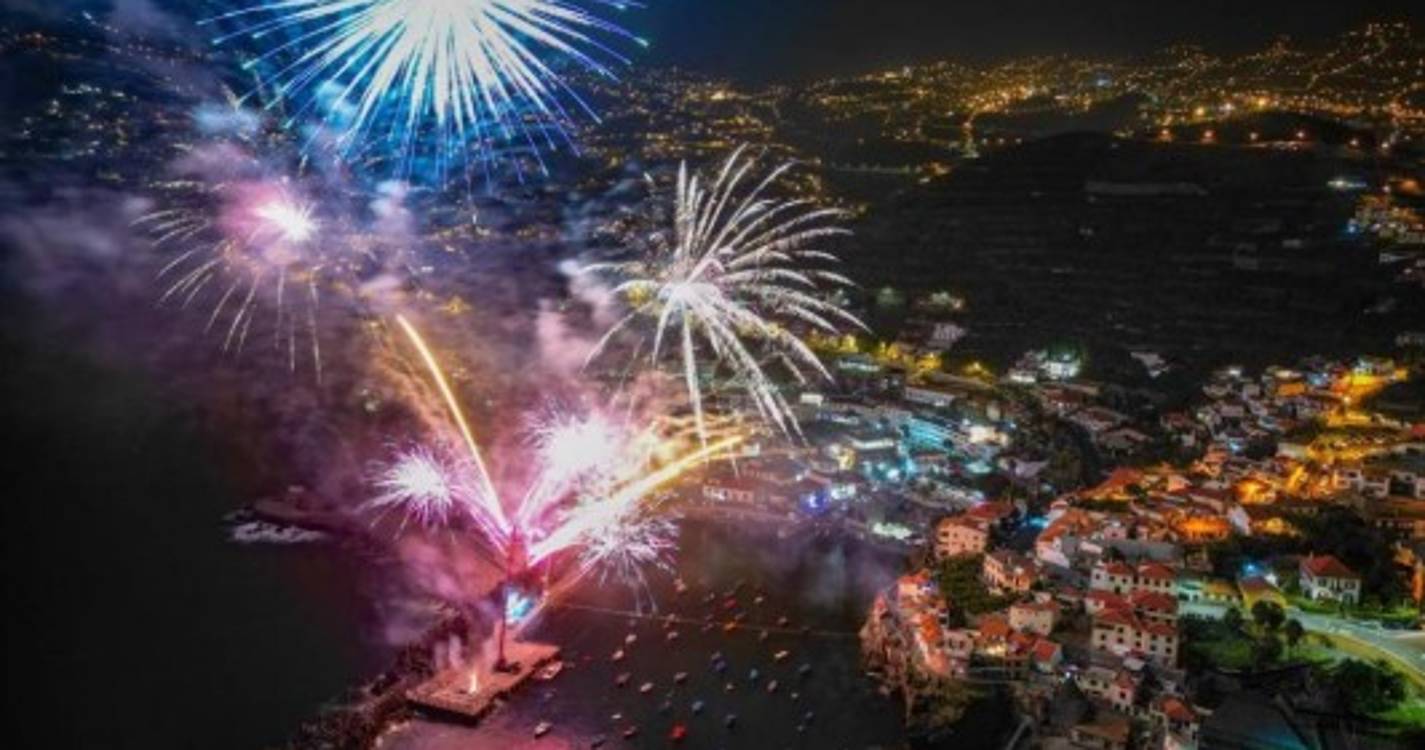 Veja como foi o espetáculo pirotécnico que iluminou a baía câmara-lobense