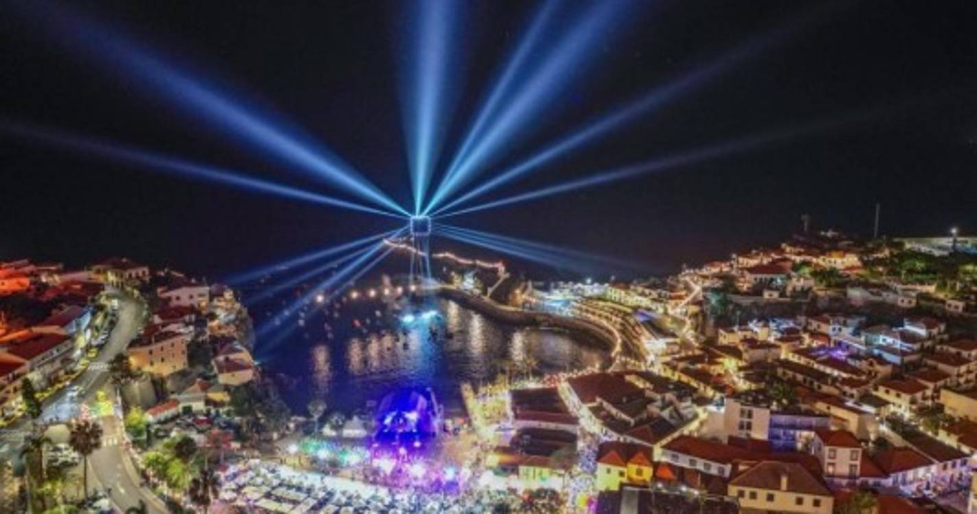 Veja como foi o espetáculo pirotécnico que iluminou a baía câmara-lobense