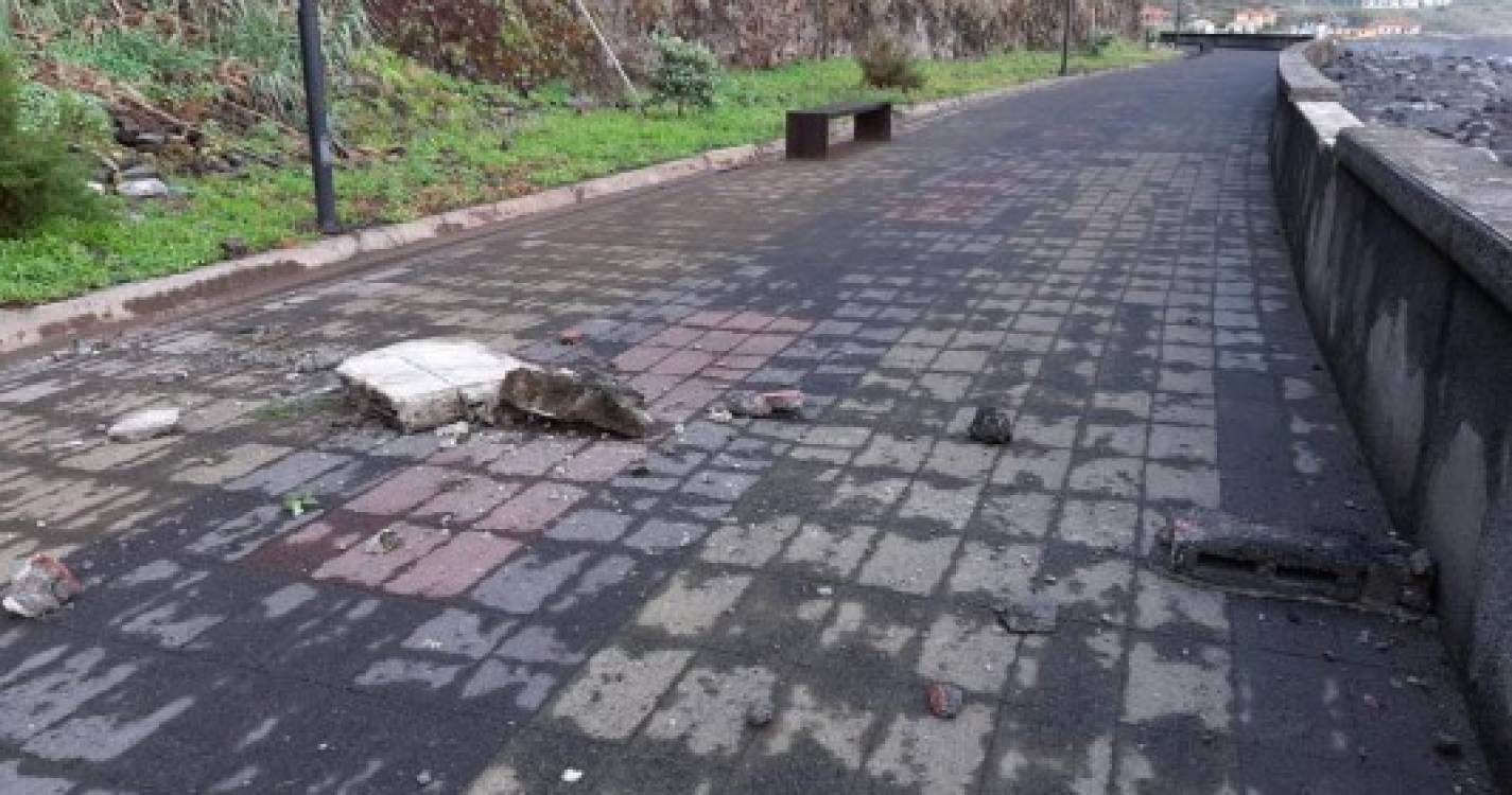 Blocos de cimento foram bater à promenade de São Vicente