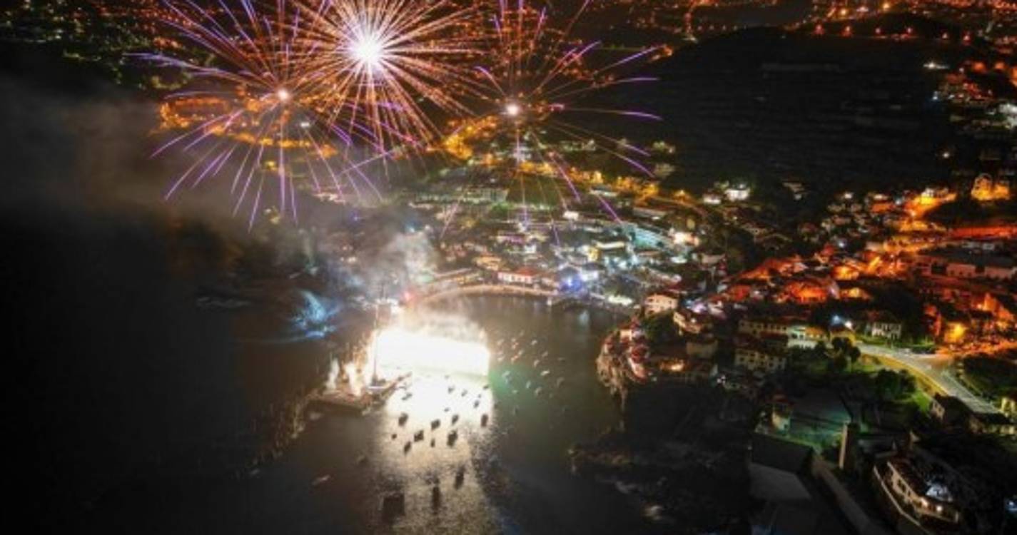 Veja como foi o espetáculo pirotécnico que iluminou a baía câmara-lobense