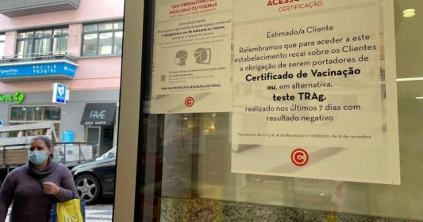 Continente responsabiliza clientes pela &#34;obrigação&#34; de possuírem certificado ou teste