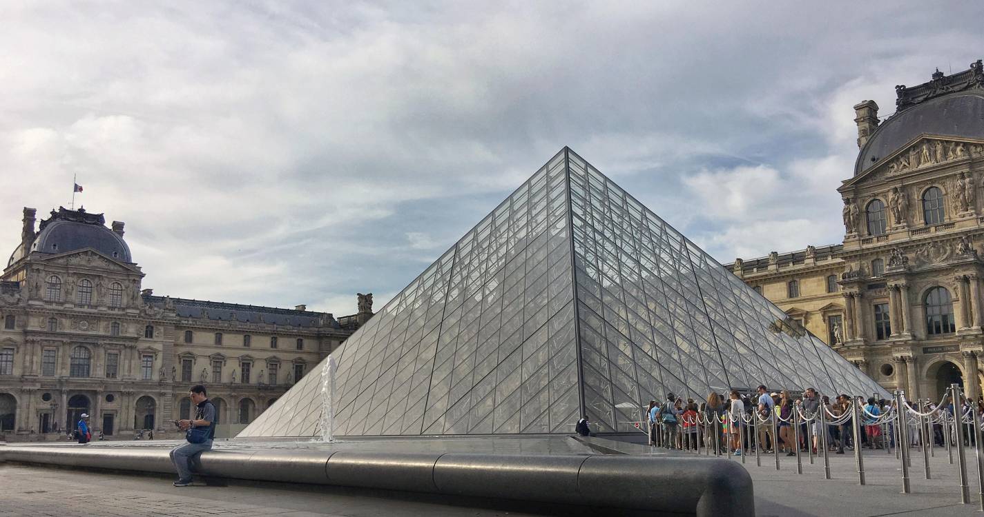 Fraude na bilheteira custa dez milhões de euros ao Louvre e número de detidos sobe para nove