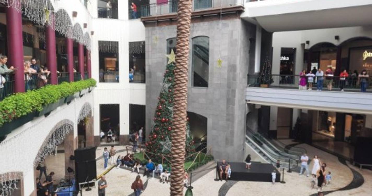 Forum Madeira enche para a chegada do Pai Natal (com fotos e vídeo)