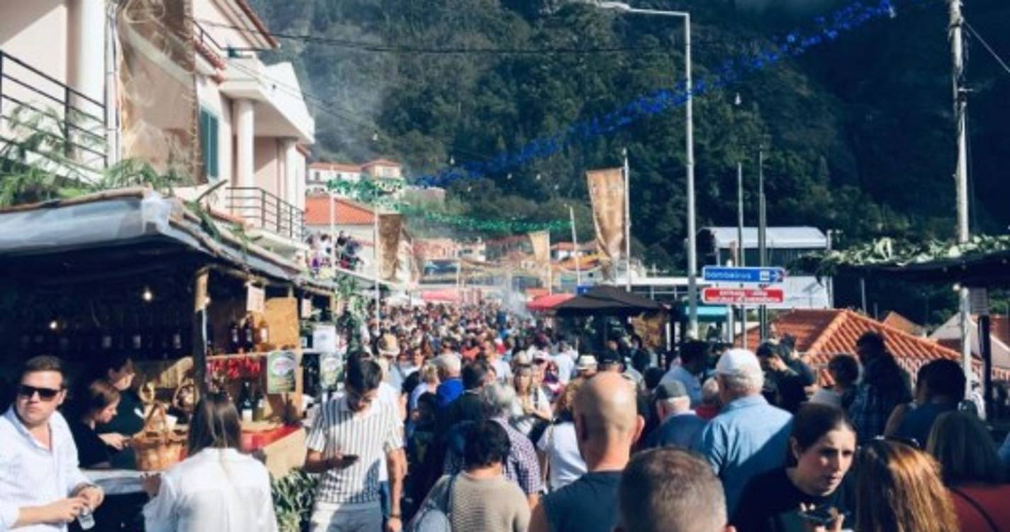Festa da castanha leva milhares ao Curral das Freiras (com fotos)