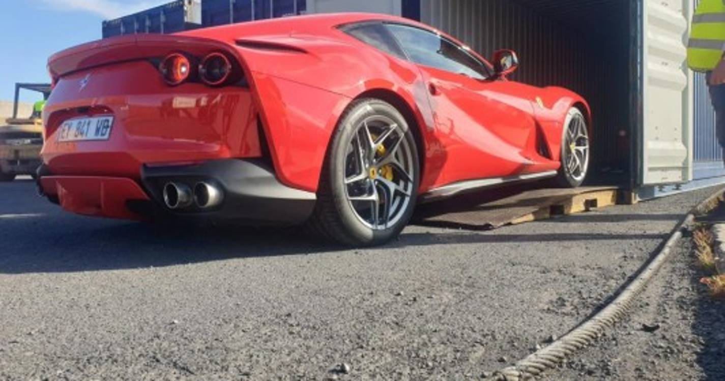 Já estão na Madeira 15 dos Ferrari que vão circular na Região [com fotos]