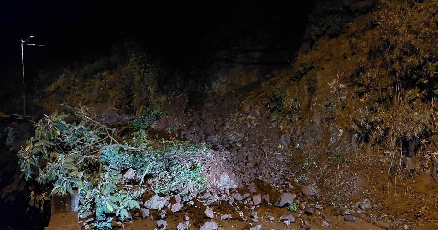 Estrada da Corujeira de Baixo reaberta após queda de rochas no Faial