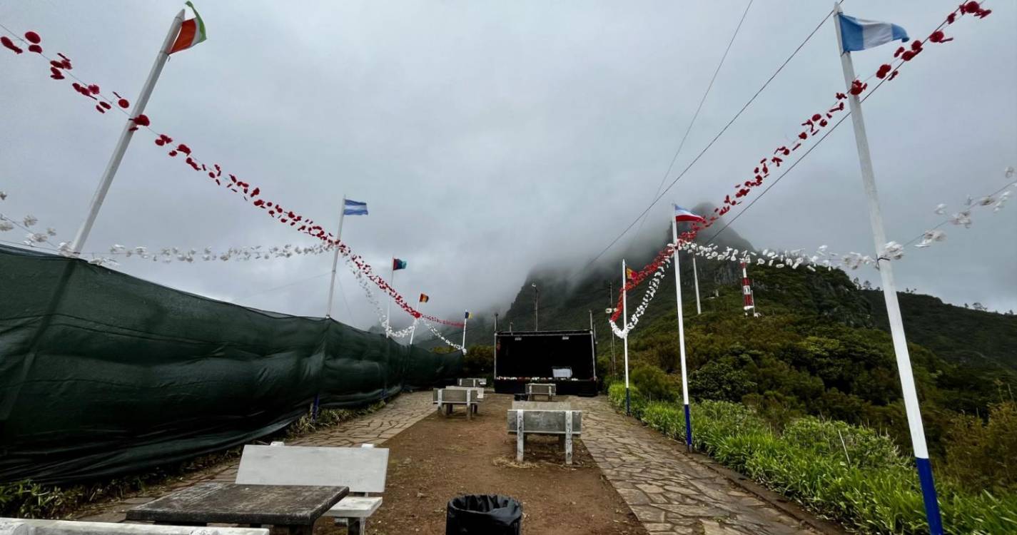 Tudo a postos para a Festa do Espírito Santo da Encumeada