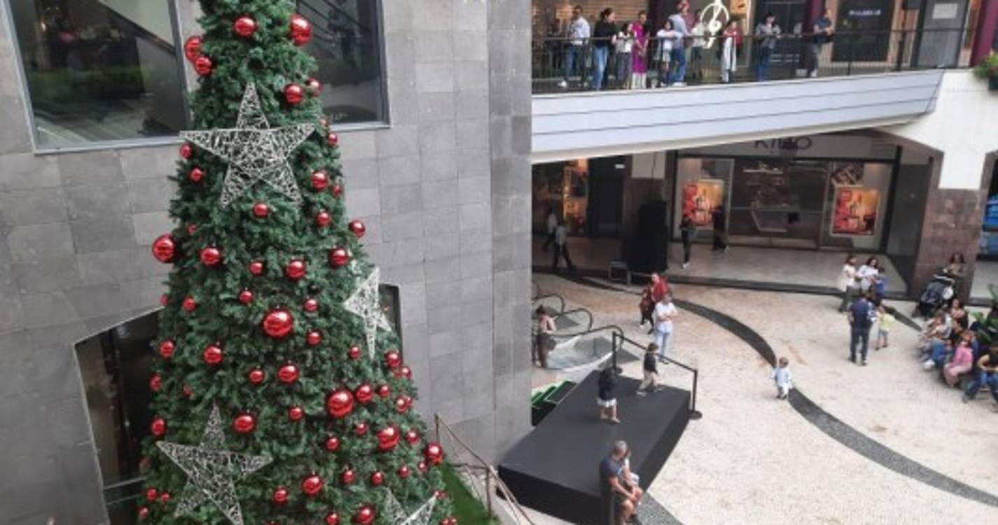 Forum Madeira enche para a chegada do Pai Natal (com fotos e vídeo)