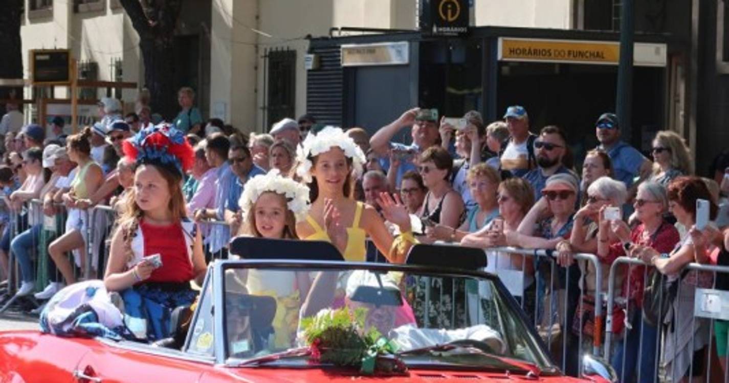 Imagens mostram animação e clássicos que lotaram a Avenida do Mar