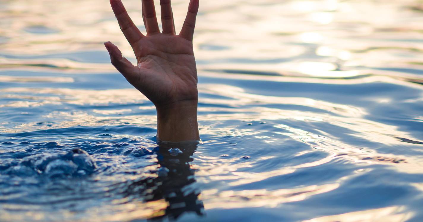 França vai julgar 14 homens envolvidos na morte de 31 migrantes no Canal da Mancha