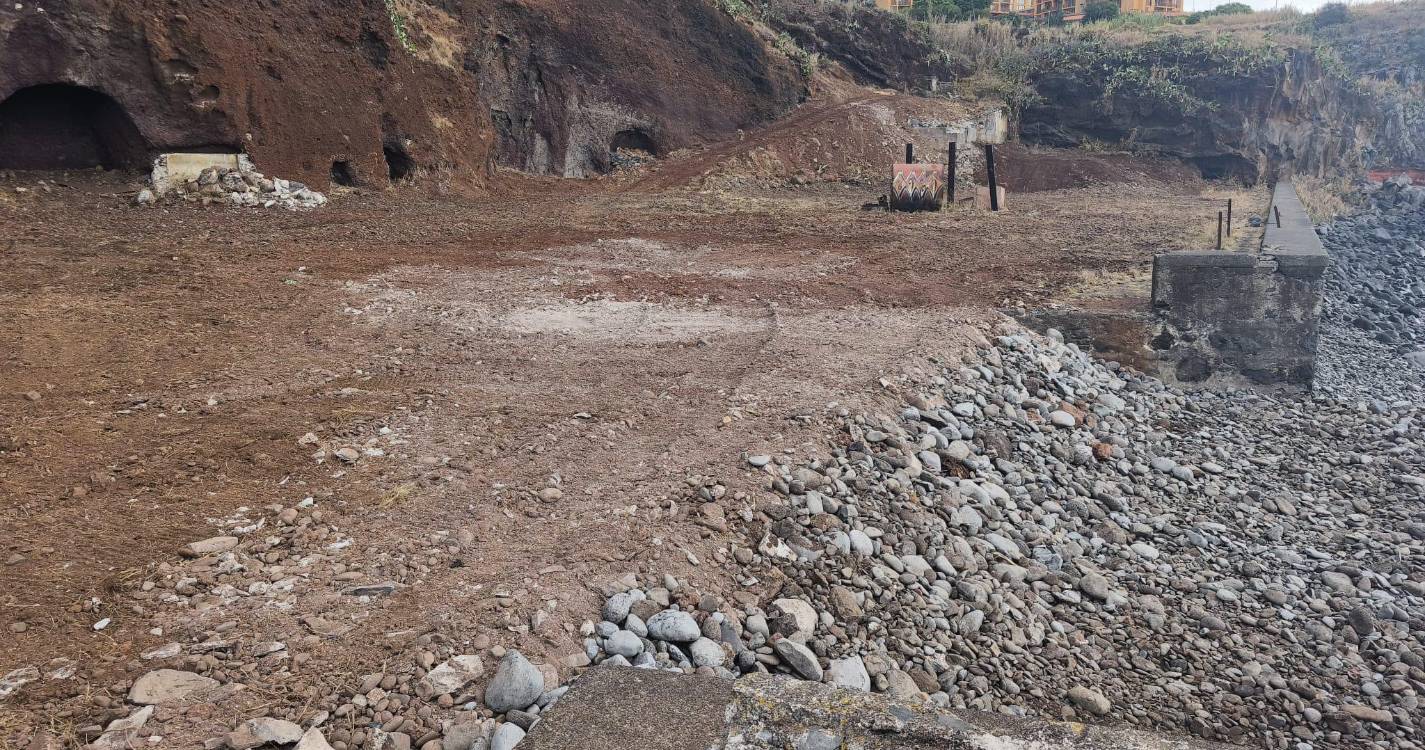 Ambiente suspendeu “intervenção ilegal” no Portinho do Caniço