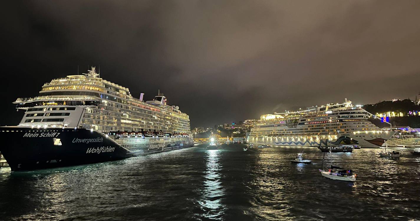 Veja como foi o réveillon a bordo do Lobo Marinho (com fotos e vídeo)