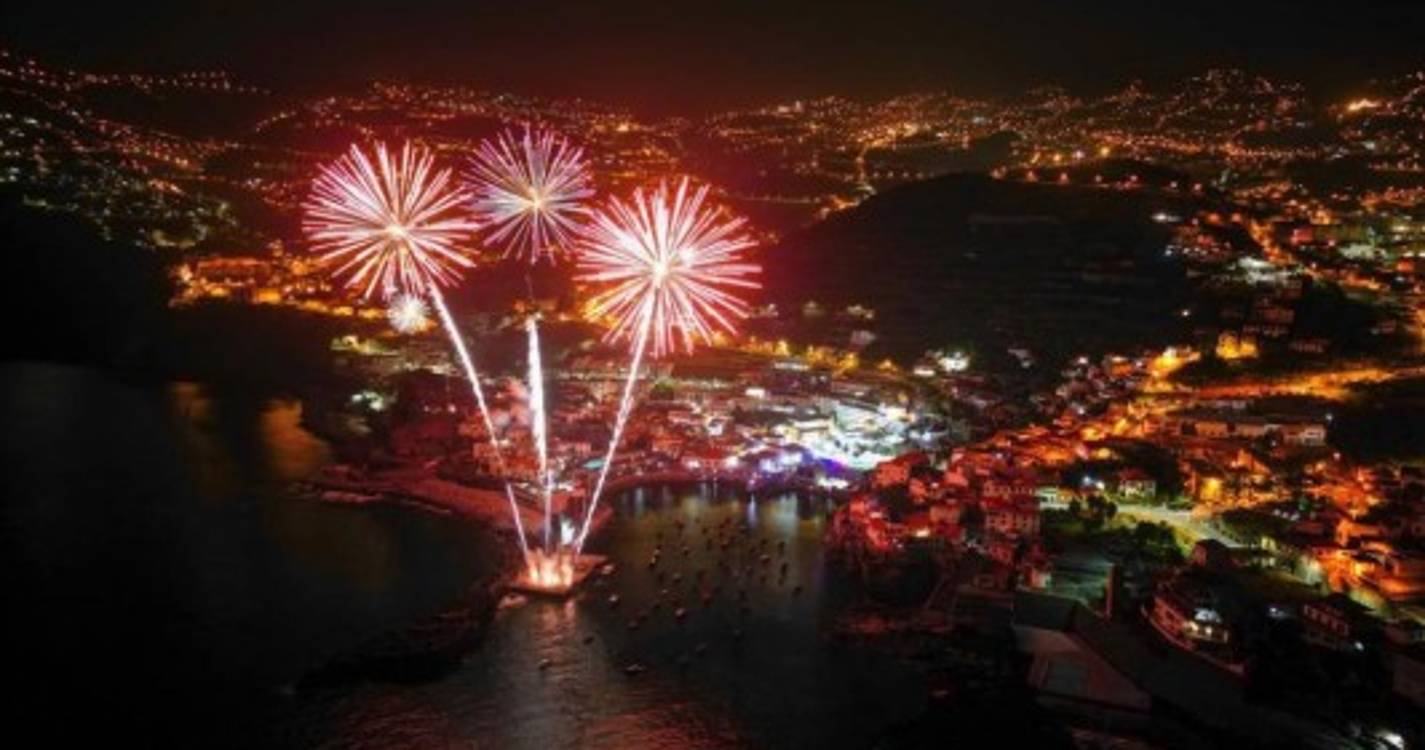 Veja como foi o espetáculo pirotécnico que iluminou a baía câmara-lobense