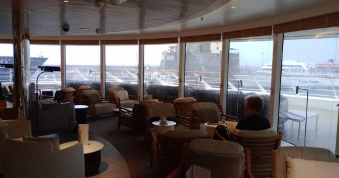 Veja o interior do ‘Le Bellot’ que hoje estreia-se no Funchal com 231 pessoas a bordo (com fotos)