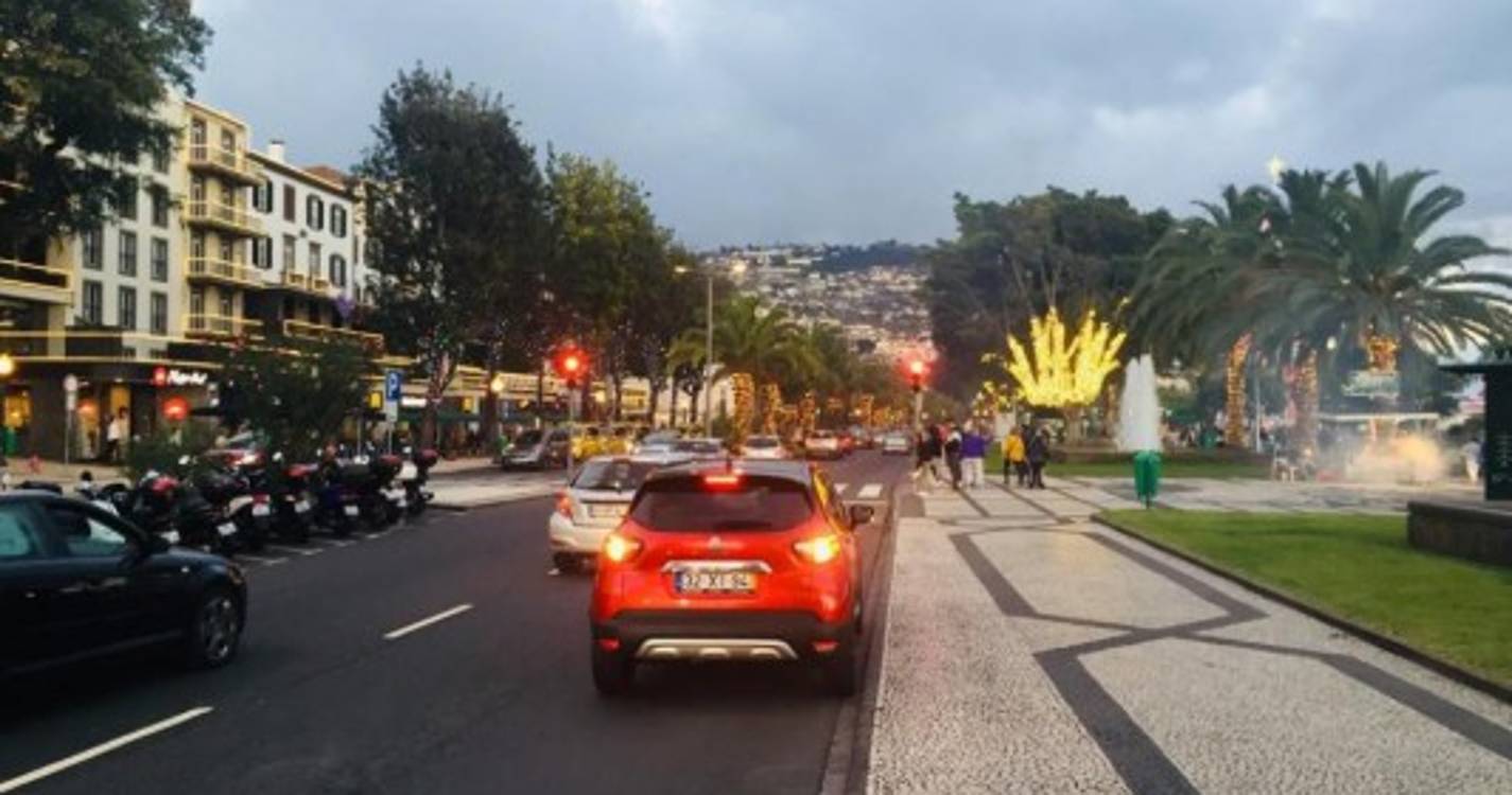 Iluminação de Natal já dá cor ao Funchal (com fotos e vídeo)