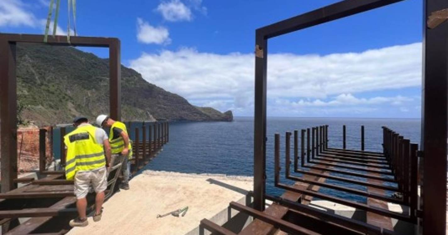 Fotos mostram como está a ficar o miradouro do Guindaste no Faial
