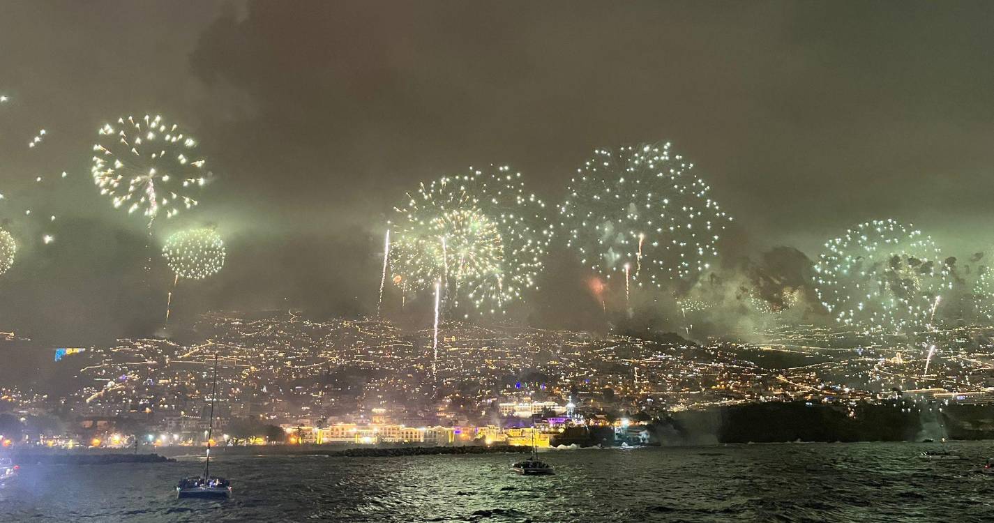 Veja como foi o réveillon a bordo do Lobo Marinho (com fotos e vídeo)
