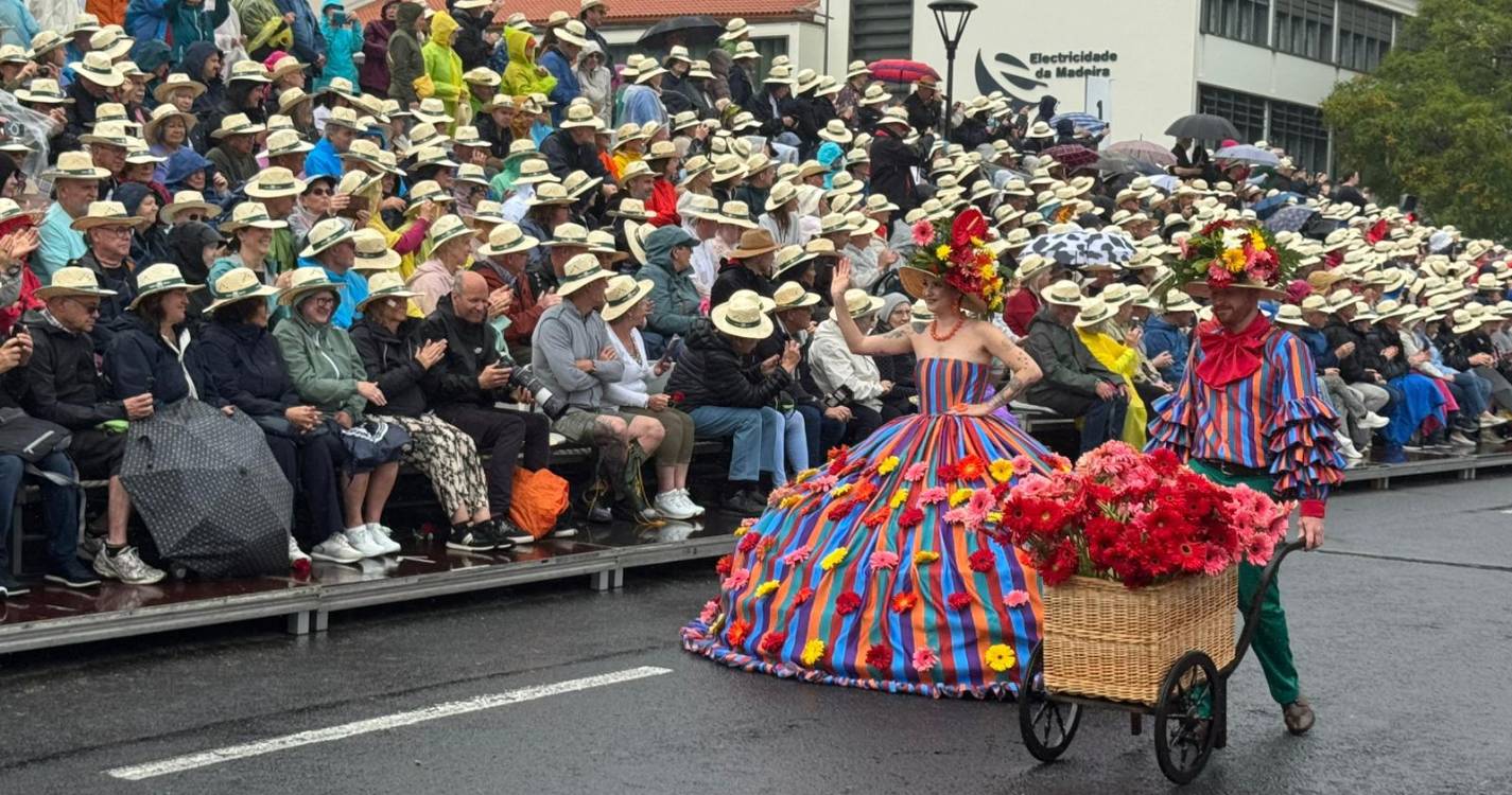 Veja como foi o primeiro cortejo da Festa da Flor (com fotos)