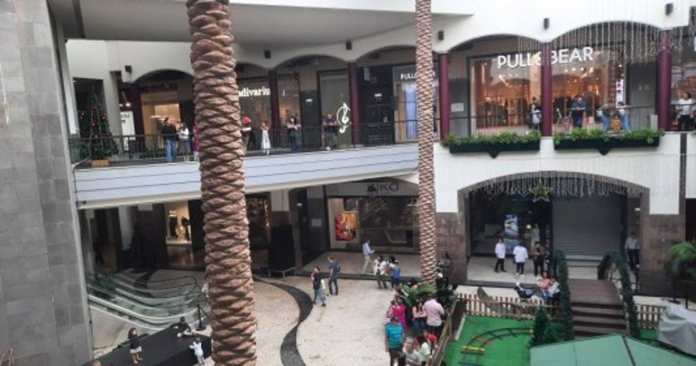 Forum Madeira enche para a chegada do Pai Natal (com fotos e vídeo)