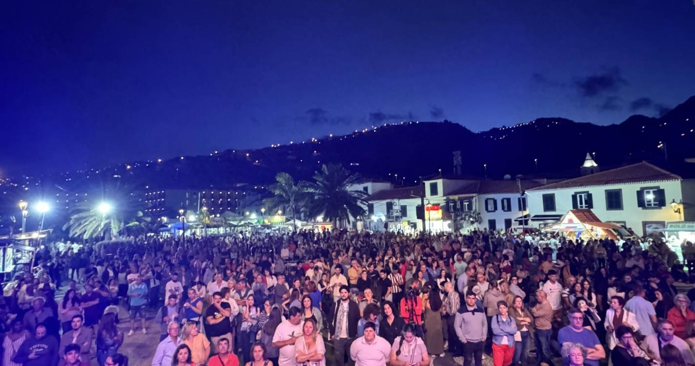 Casa cheia em Santa Cruz para ouvir Marisa Liz (com fotos)