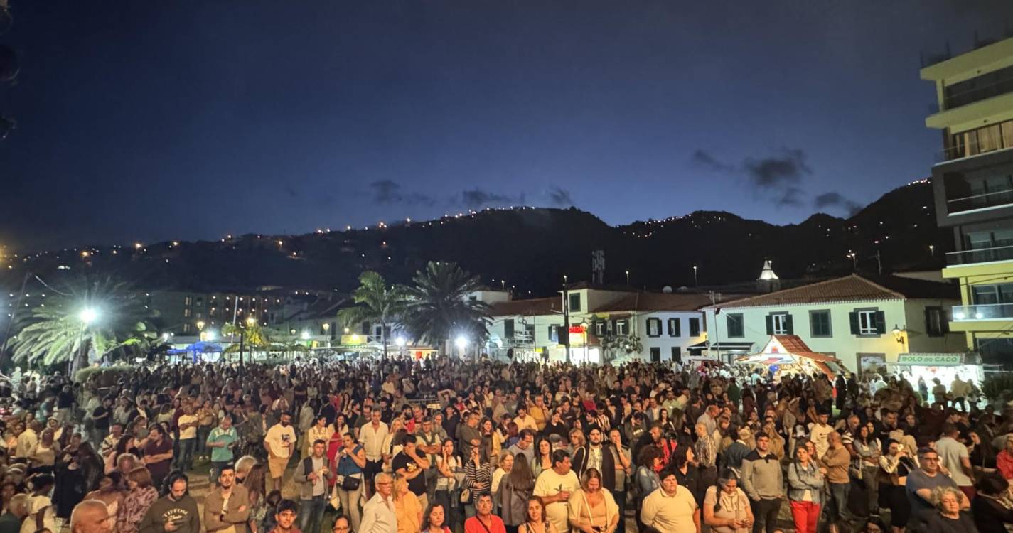 Casa cheia em Santa Cruz para ouvir Marisa Liz (com fotos)