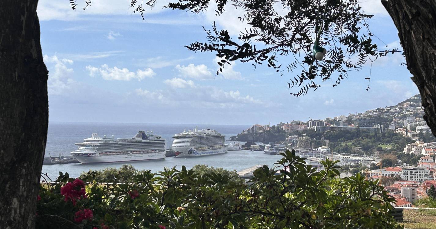 Quatro navios de cruzeiro a passar pelo Funchal