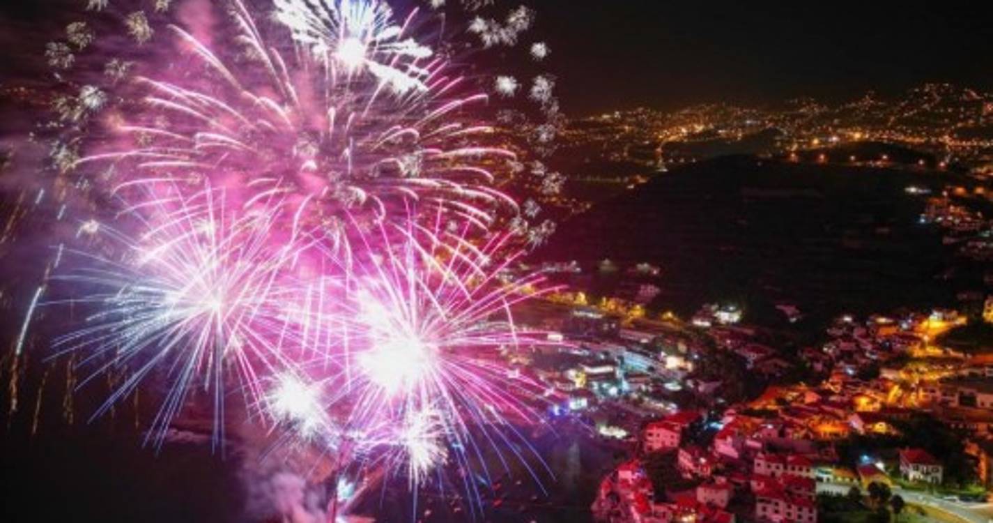Veja como foi o espetáculo pirotécnico que iluminou a baía câmara-lobense