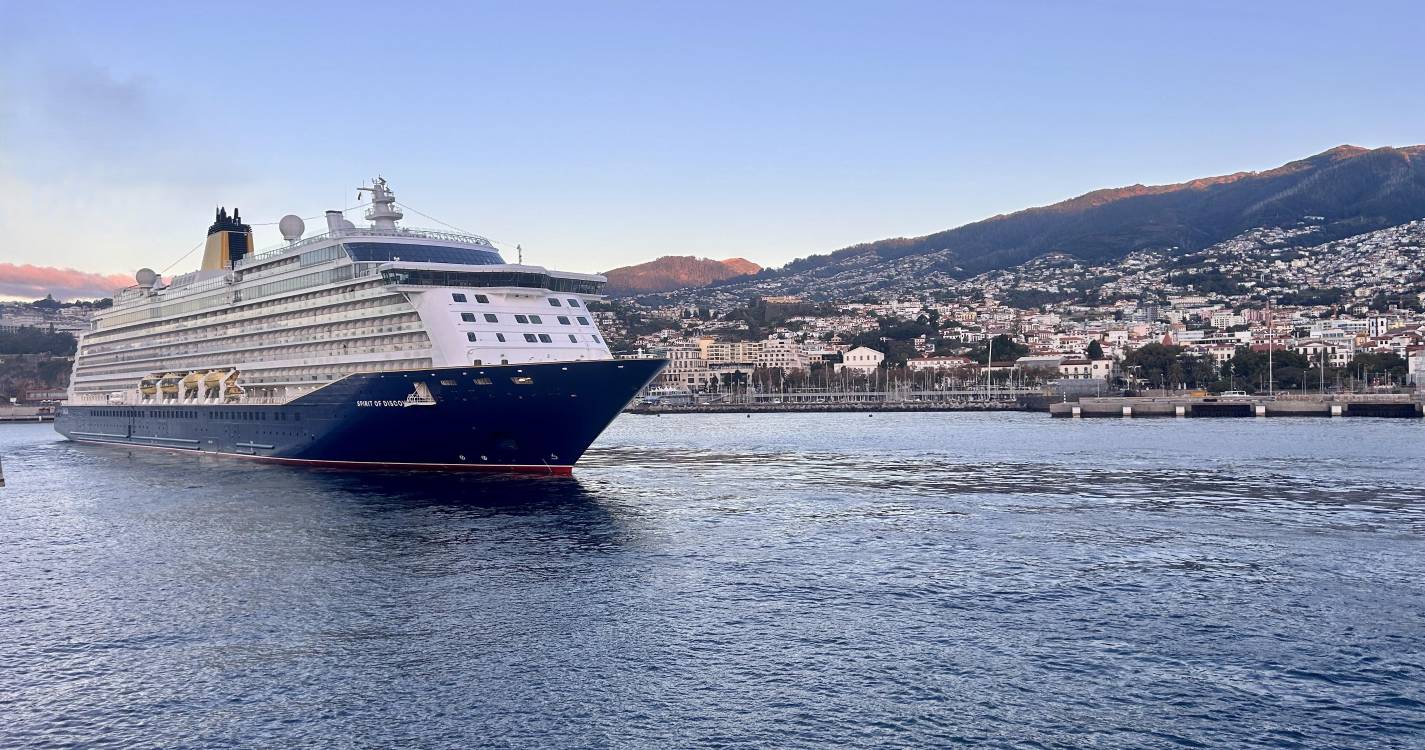 Navio ‘Spirit of Discovery’ pernoita no Funchal