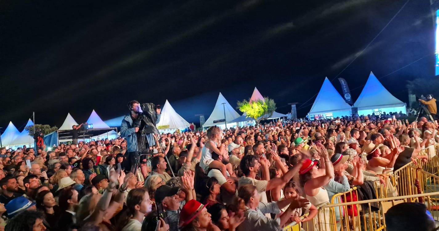 Tony Carreira derrete corações no Porto Moniz